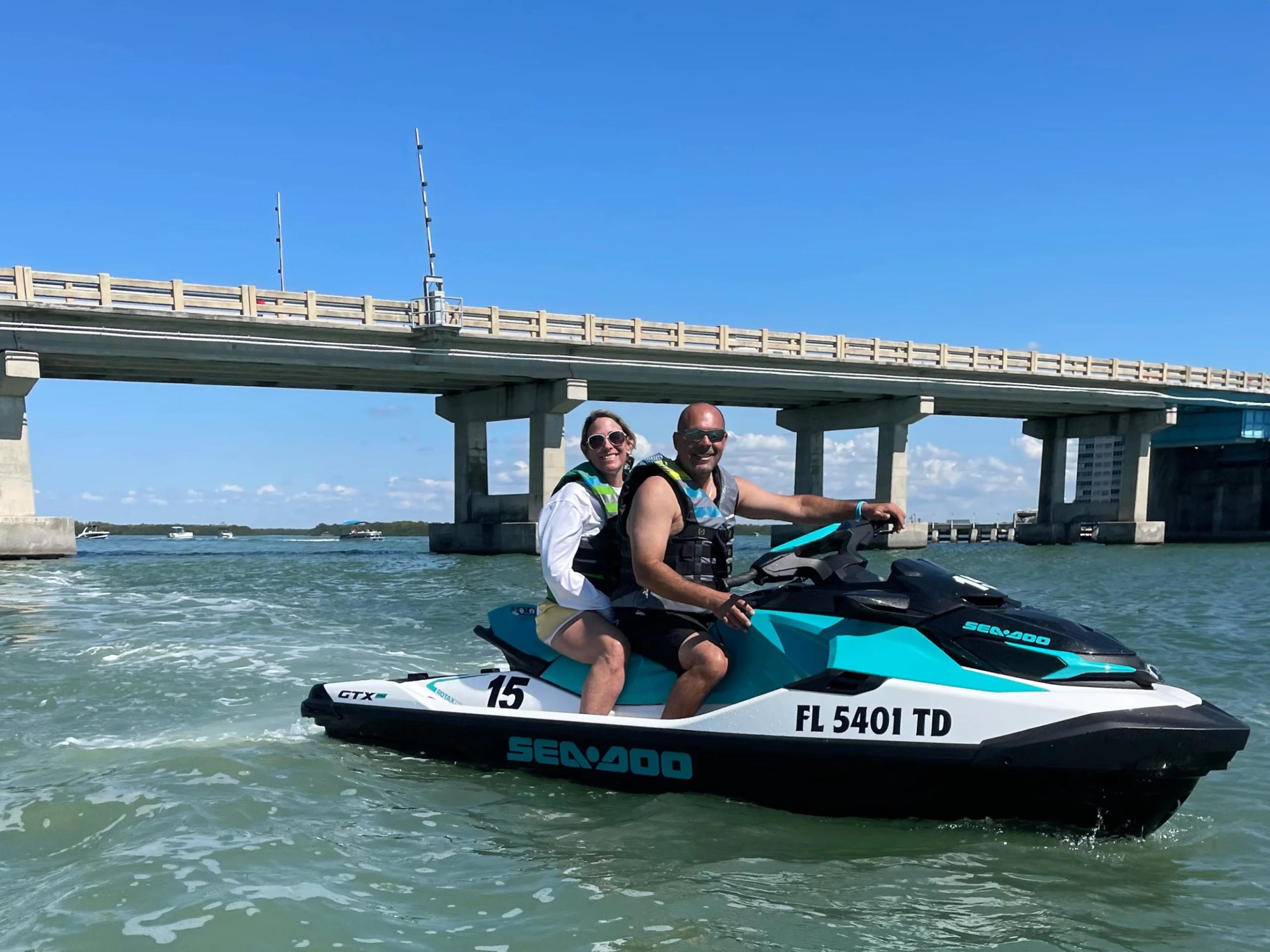 UNSO-CY22-SEA-WindAndWaterSports-HERO-image1-4×3 UNSO-CY22-SEA-WindAndWaterSports-HERO-image1-4×3
